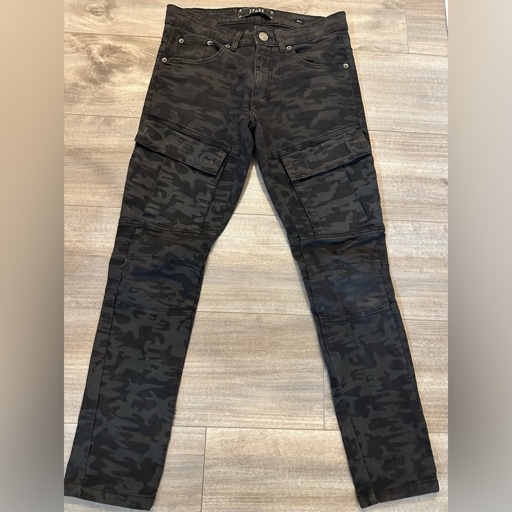 Spark Jeans Dark Camo Cargo Straight Leg Pants - Size 30/30